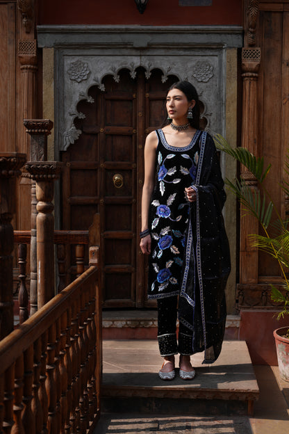 Black, Blue Flower Jaal Set